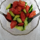 トマトキュウリサラダ